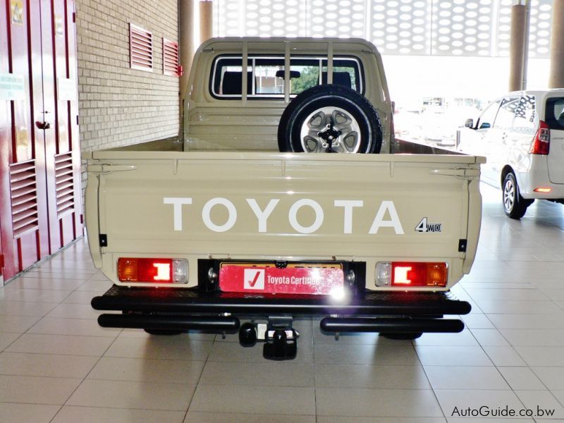 Toyota Land Cruiser "79" in Botswana